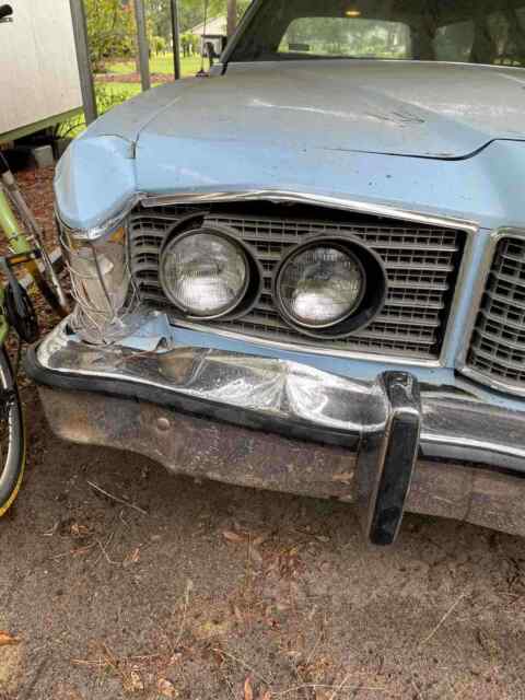 Ford Country Squire 1974 image number 31