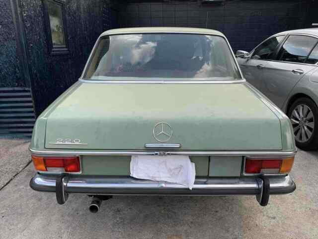 Mercedes-Benz 220 1973 image number 1