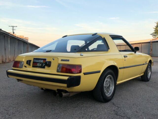 Mazda RX-7 1979 image number 2