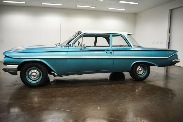 Chevrolet Bel Air/150/210 1961 image number 26