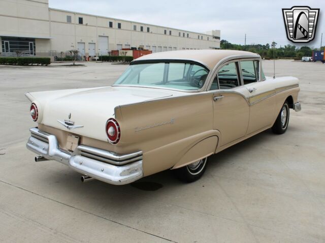 Ford Fairlane 1957 image number 29