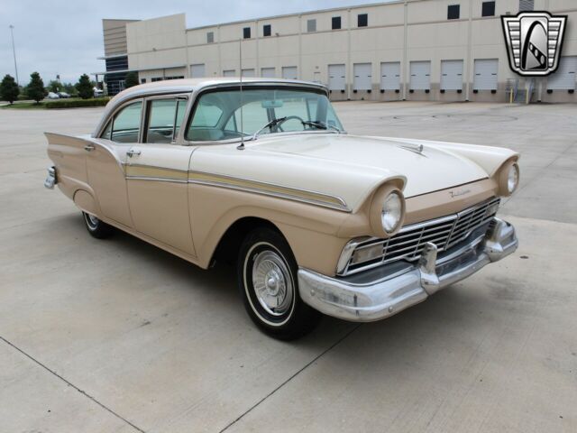 Ford Fairlane 1957 image number 30