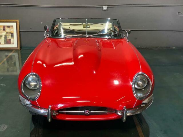 Jaguar E-Type 1962 image number 2