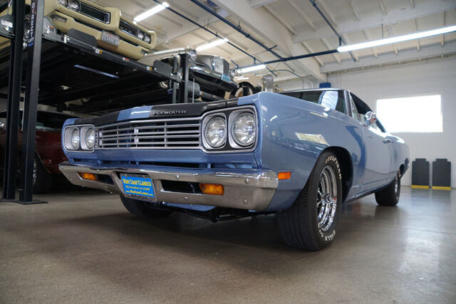 Plymouth Roadrunner 426/425HP V8 HEMI 2 Dr Hardtop 1969 image number 3