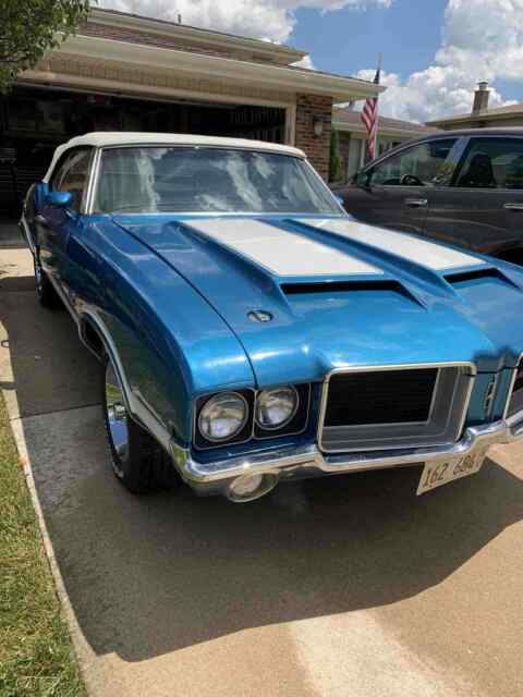 Oldsmobile Cutlass Supreme Classic 1972 image number 29