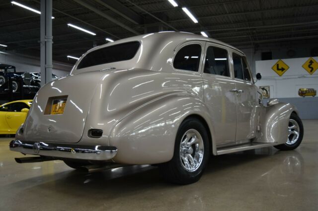 Pontiac Silver Streak 1939 image number 1