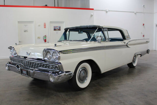 Ford Galaxie 1959 image number 12