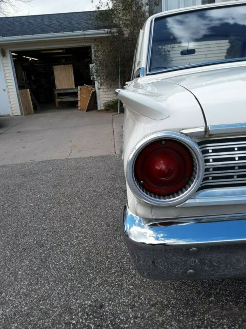 Ford Fairlane 1962 image number 16