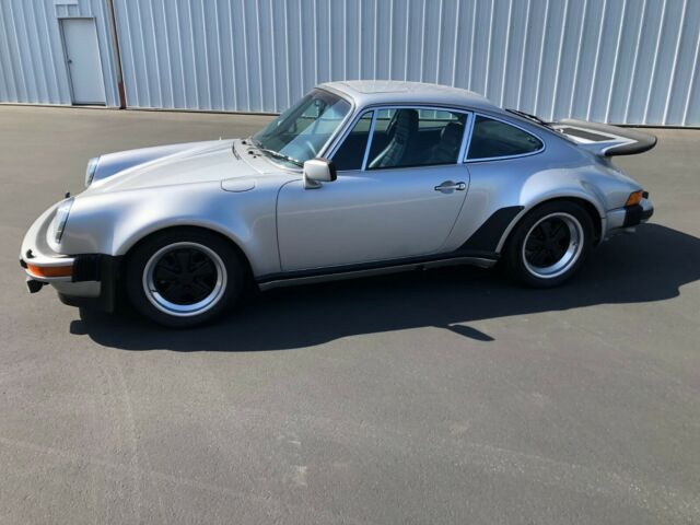 Porsche 911 1977 image number 0