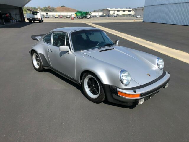 Porsche 911 1977 image number 24