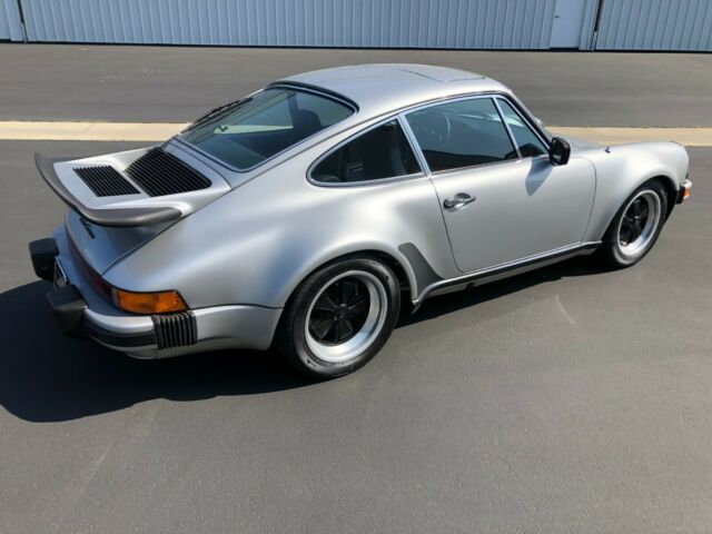 Porsche 911 1977 image number 25