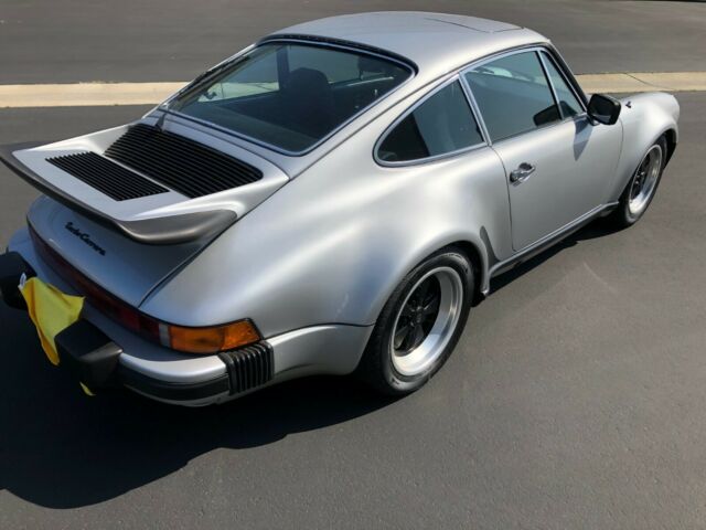 Porsche 911 1977 image number 28