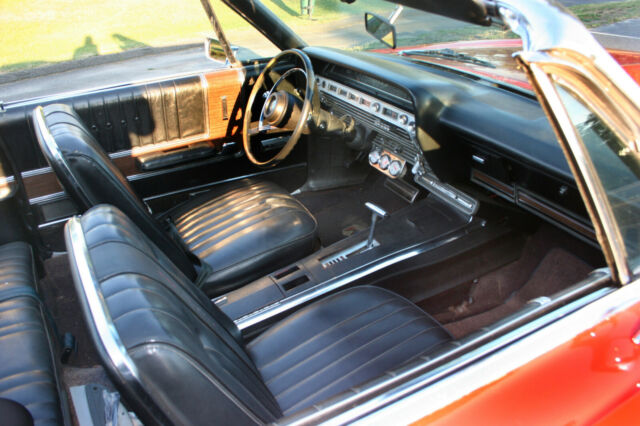 Ford Galaxie 1967 image number 2