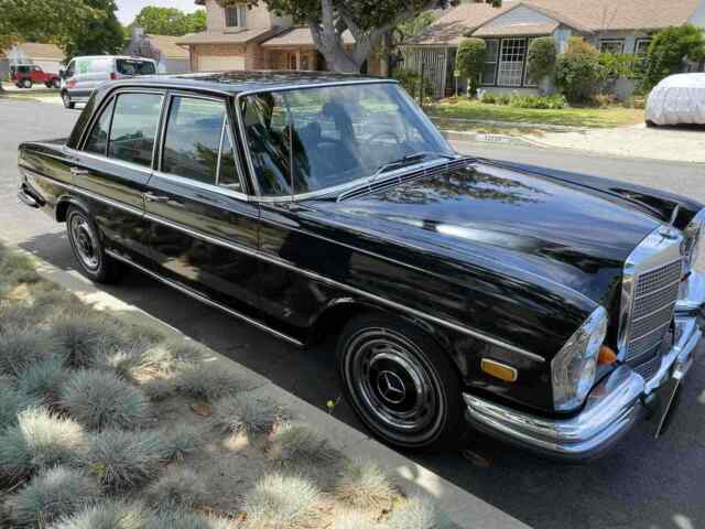 Mercedes-Benz 280SE 1969 image number 1