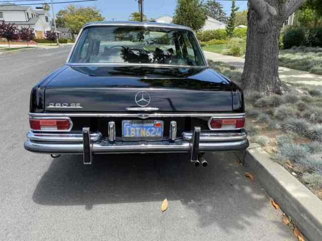 Mercedes-Benz 280SE 1969 image number 11