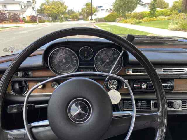 Mercedes-Benz 280SE 1969 image number 15