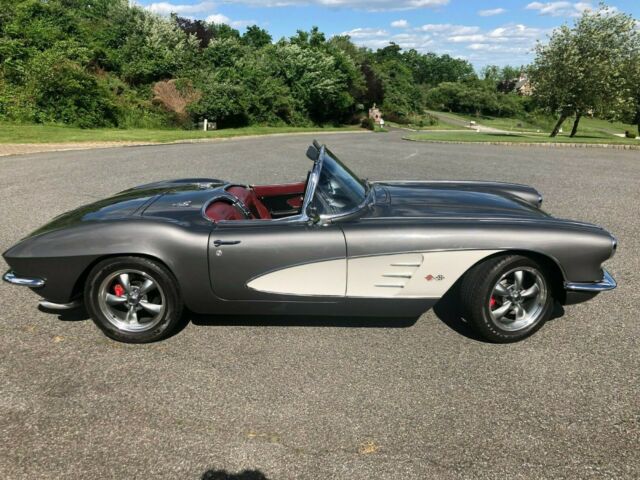 Chevrolet Corvette 1960 image number 25