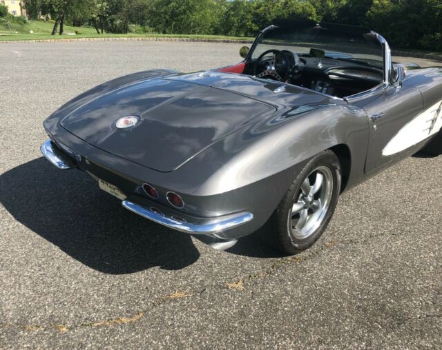 Chevrolet Corvette 1960 image number 27