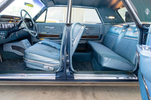 Lincoln Continental 1965 image number 12