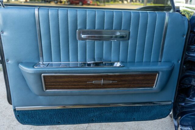 Lincoln Continental 1965 image number 17