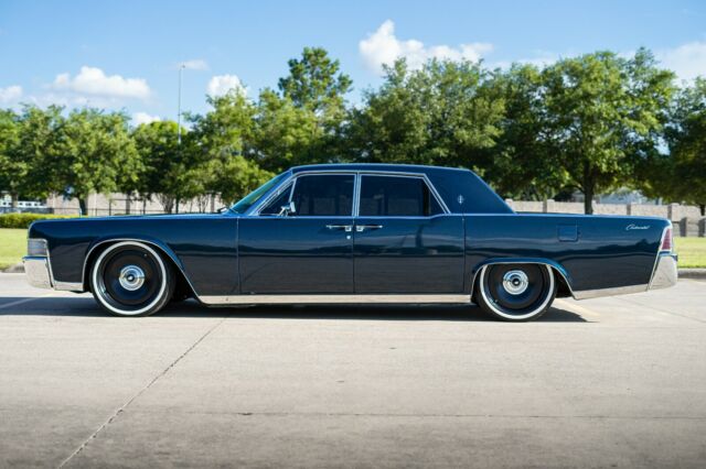 Lincoln Continental 1965 image number 2