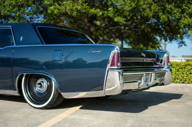 Lincoln Continental 1965 image number 32