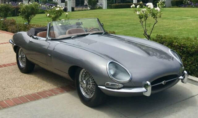 Jaguar E-Type 1963 image number 16