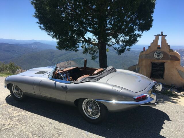 Jaguar E-Type 1963 image number 26