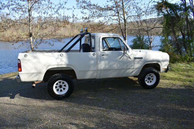 Dodge Power Wagon 1979 image number 1