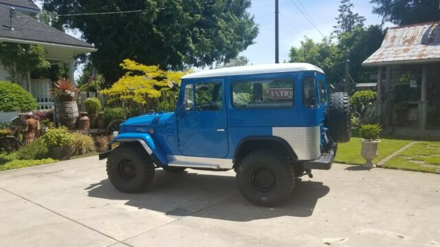 Toyota Land Cruiser 1969 image number 15