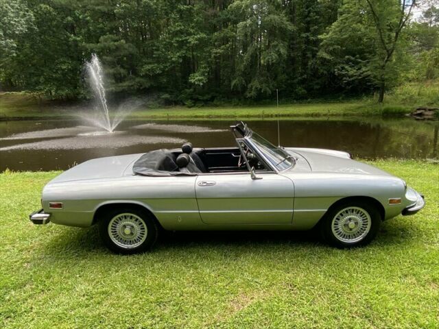 Alfa Romeo Spider 1974 image number 9