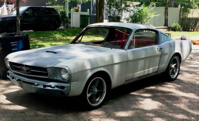 Ford Mustang 1965 image number 0