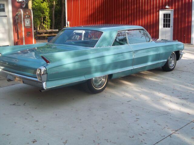 Cadillac Series 62 1962 image number 2