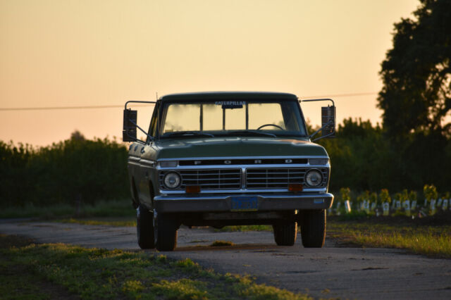 Ford F-250 1974 image number 1