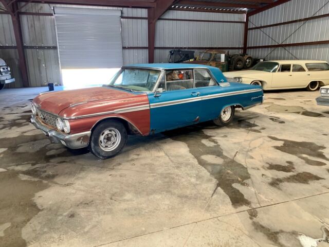 Ford Galaxie 1962 image number 1