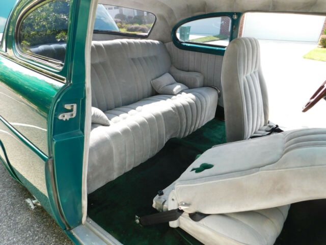 Mercury 2-DOOR SEDAN 1951 image number 10