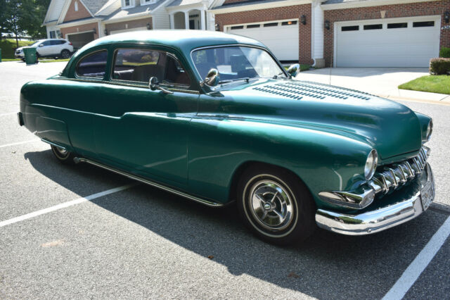 Mercury 2-DOOR SEDAN 1951 image number 2