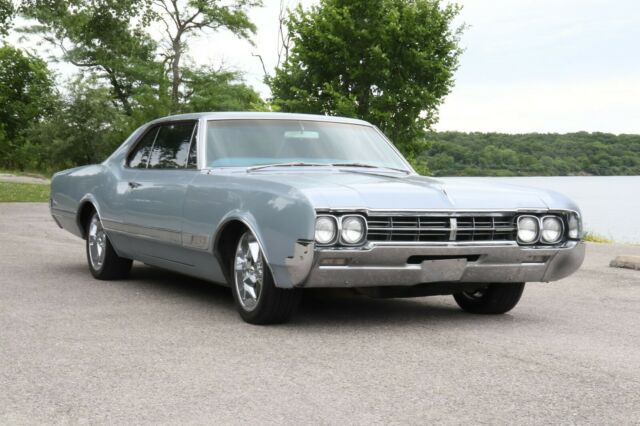 Oldsmobile Starfire 1966 image number 1