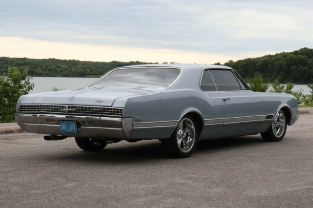 Oldsmobile Starfire 1966 image number 18