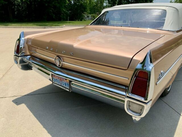 Buick LeSabre 1963 image number 44