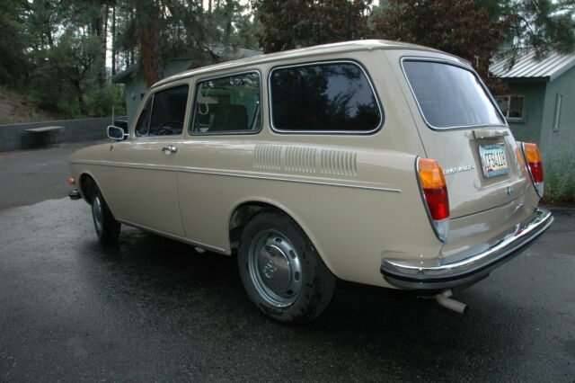 Volkswagen Squareback 1970 image number 2