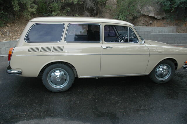 Volkswagen Squareback 1970 image number 29