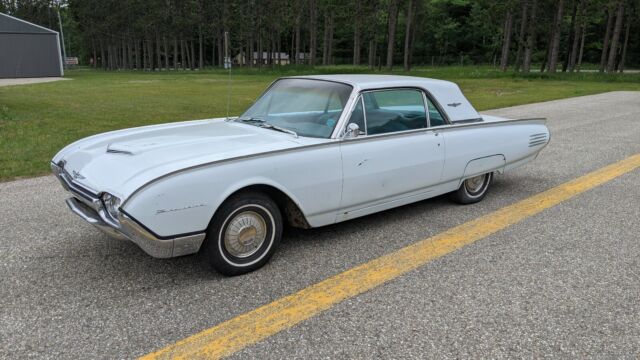 Ford Thunderbird 1961 image number 1