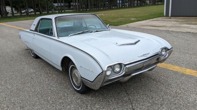 Ford Thunderbird 1961 image number 11