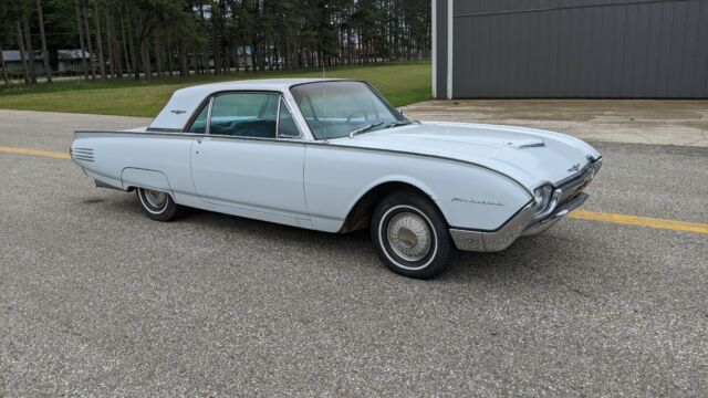 Ford Thunderbird 1961 image number 12