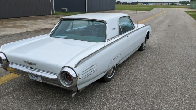 Ford Thunderbird 1961 image number 28