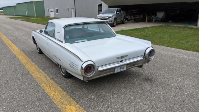 Ford Thunderbird 1961 image number 30