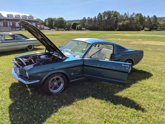 Ford Mustang 1965 image number 0