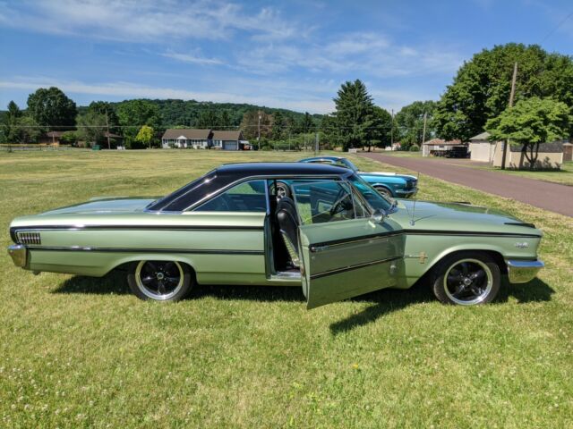 Ford Galaxie 1963 image number 17