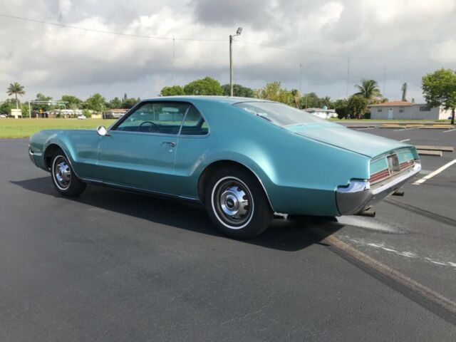 Oldsmobile Toronado 1966 image number 25